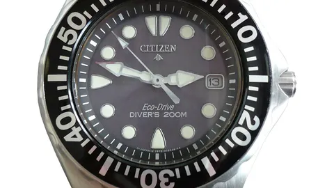 Dive Watch Buying Guide: What Actually Matters