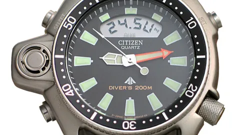 Cómo poner en hora un reloj de buceo sin dañarlo