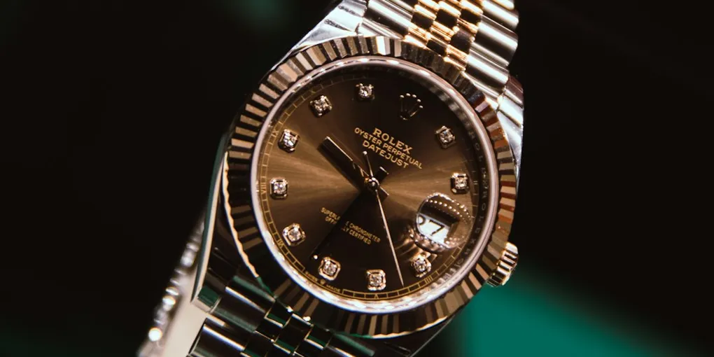 Girard-Perregaux Laureato Fifty Three Gold Bridges Returns