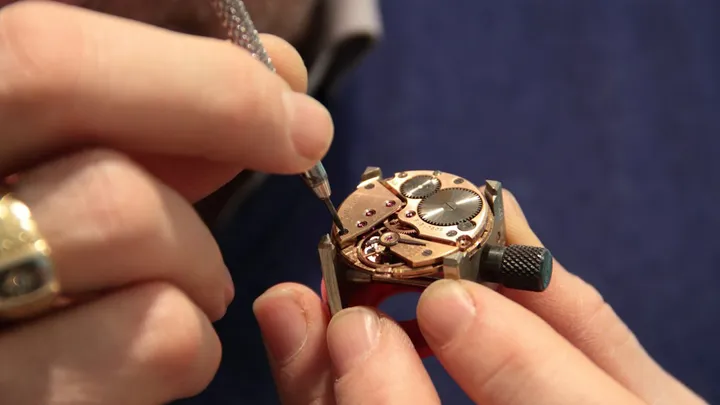 How To Set A Watch With A Screw-Down Crown