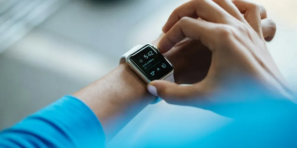 Setting A Watch Backwards: Safe Time-Setting Explained