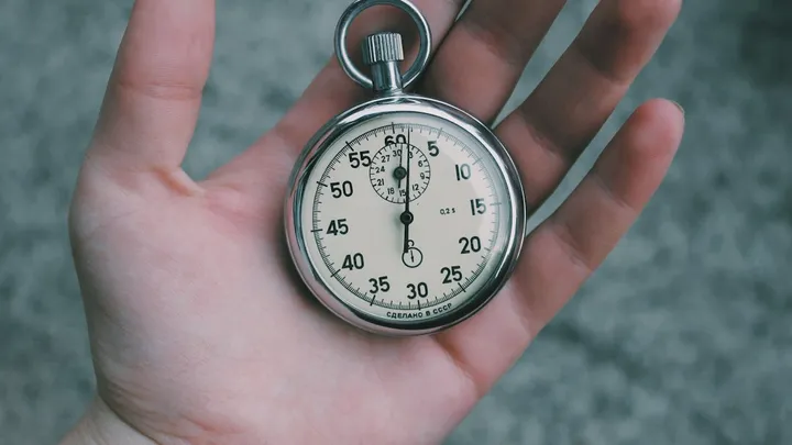 Why Does The Second Hand Stop When You Set The Time?
