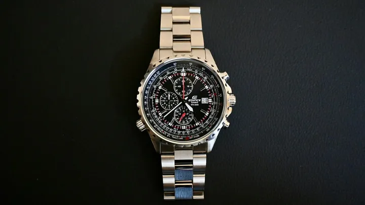 Why Some Watches Show The Weekday Twice